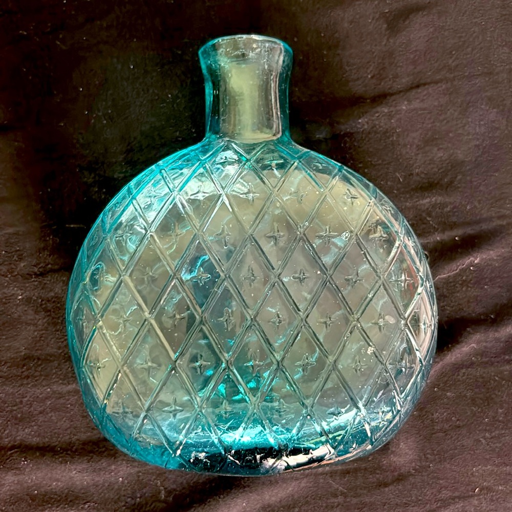 Patterned pinched blown glass decorative decanter vase